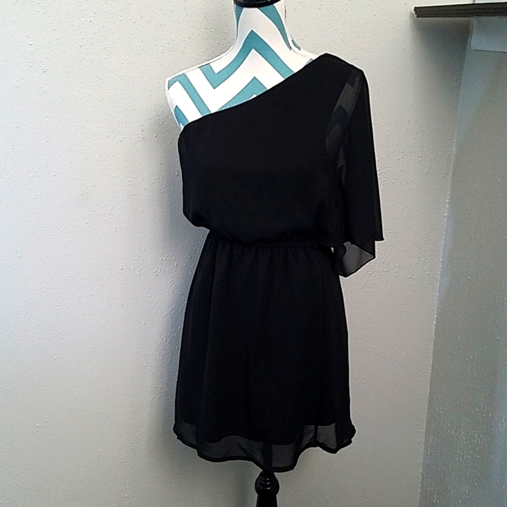 One sleeve cold shoulder black dress